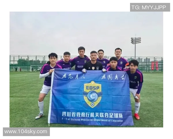 足球明星荣耀归国庆祝夺冠成就与家乡人民共享喜悦