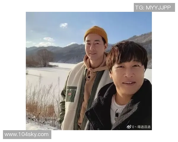 韩国足球明星携手参与综艺节目展现球场外的真实生活与幽默魅力